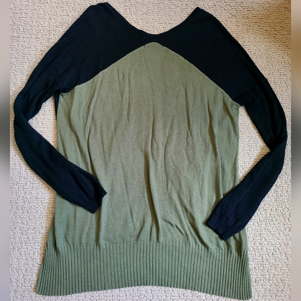 V-Neck Sweater YOON